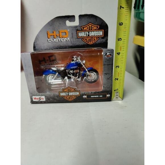 Harley-Davidson Motorcycles HD Custom Series 42 2009 FDXFSE CVO "Fat Bob" Blue - Picture 14 of 15